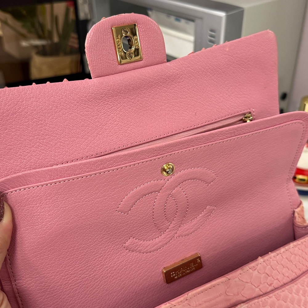 Auth very rare limited chanel PYTHON PINK  gold charm  Chain Shoulder Bag. - Picture 10 of 14